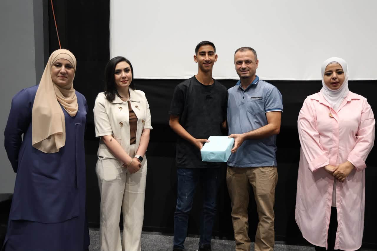شارك يافعون ويافعات بلدية الجيب مكتبة بيت المقعد في مهرجان أفلام «رحلة مجد»، الذ…